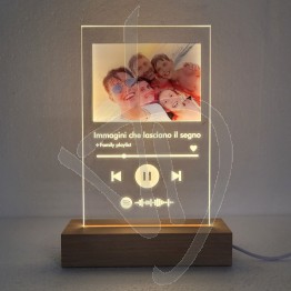 Lampada in plexiglass con foto famiglia e canzone 2