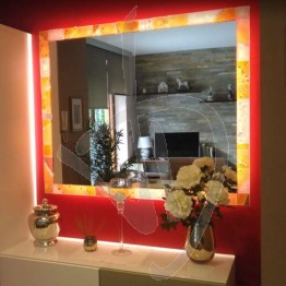 Specchio decorativo, con cornice in vetro di Murano e illuminazione (opzionale), su misura