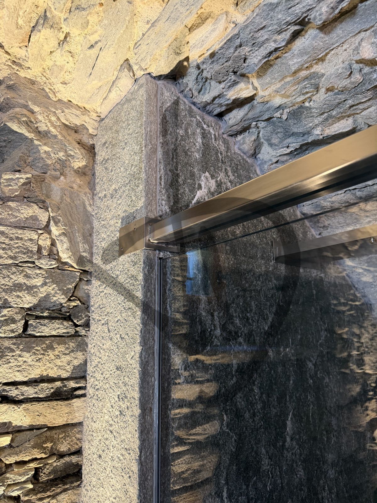 Dettaglio barra stabilizzatrice inox grezza per vetro fisso doccia 2 - Fest