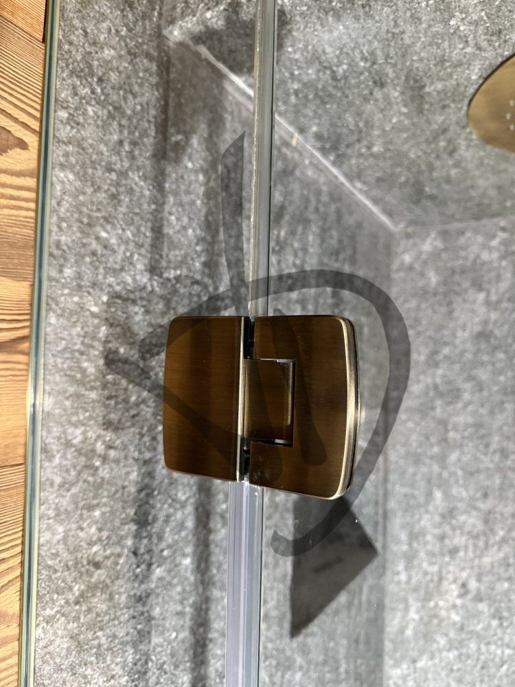 Dettaglio cerniera box doccia lineare su misura - Linear