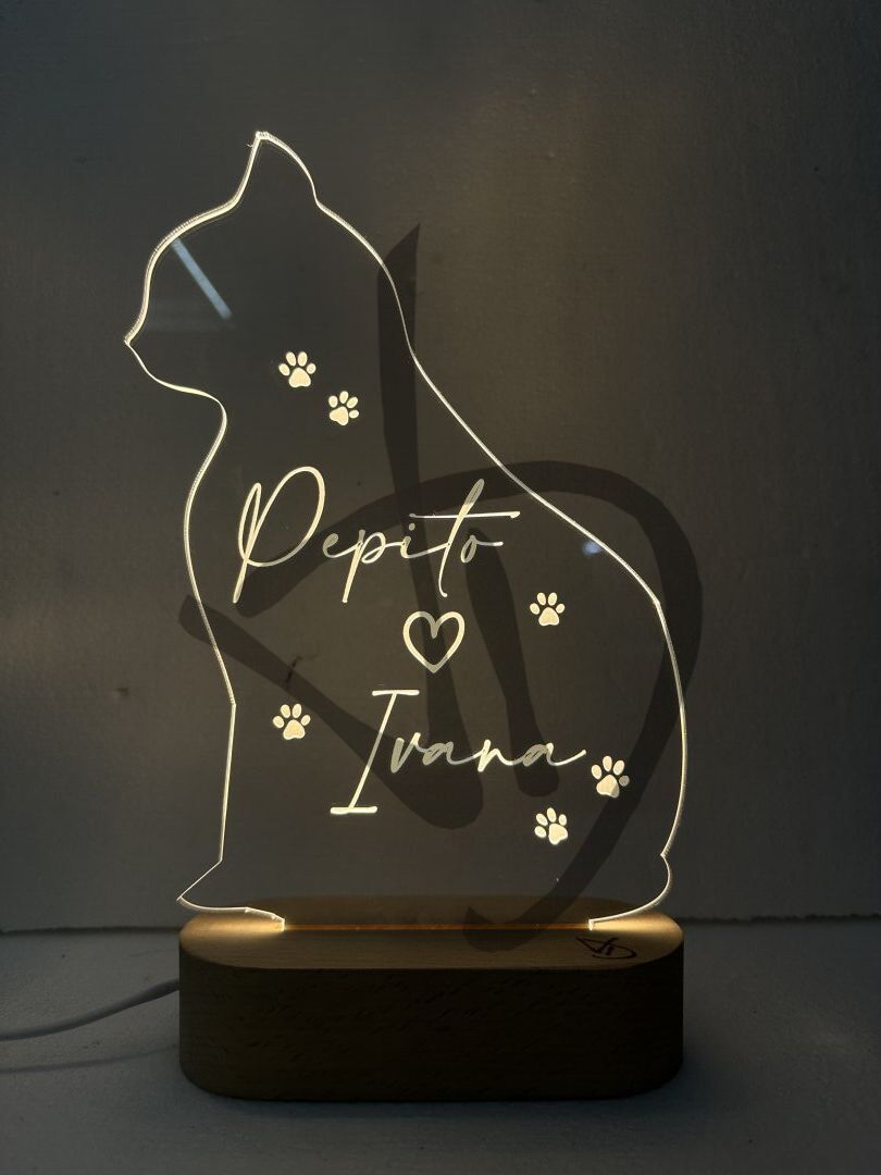 Plexiglas-Acryllampen mit Katzengrafiken und Namen verziert und mit einem Holzsockel - Dekorierte Acrylglaslampen mit personalisiertem Holzsockel