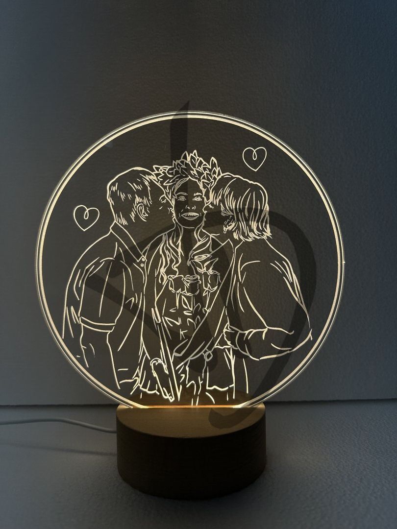 Plexiglas-Acryllampen verziert mit einem gezeichneten und gravierten Foto mit einem Holzsockel - Dekorierte Acrylglaslampen mit personalisiertem Holzsockel