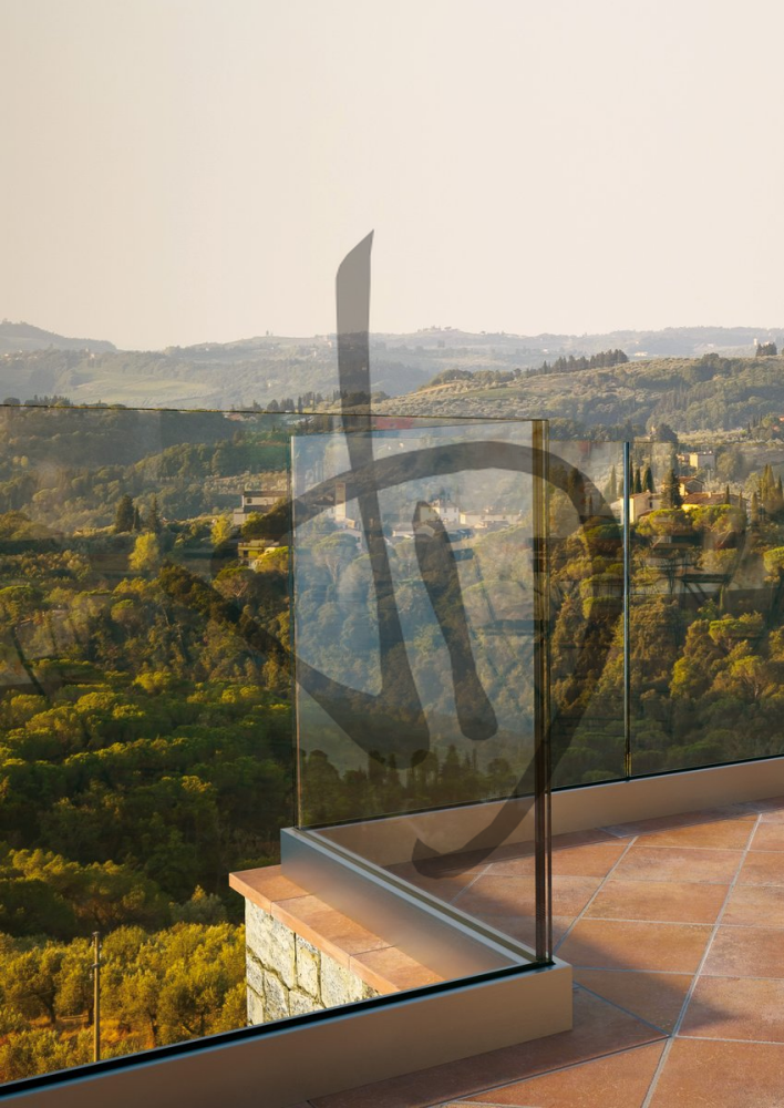 Maßgefertigte Produkte - Glasbrüstungen - Parapetti in vetro trasparente ad angolo da esterno
