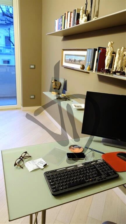 Maßgefertigte Produkte - Glastische – Glasschreibtische - Glas-Tischabdeckungen - Tischplatten - Schreibtischplatten - 2