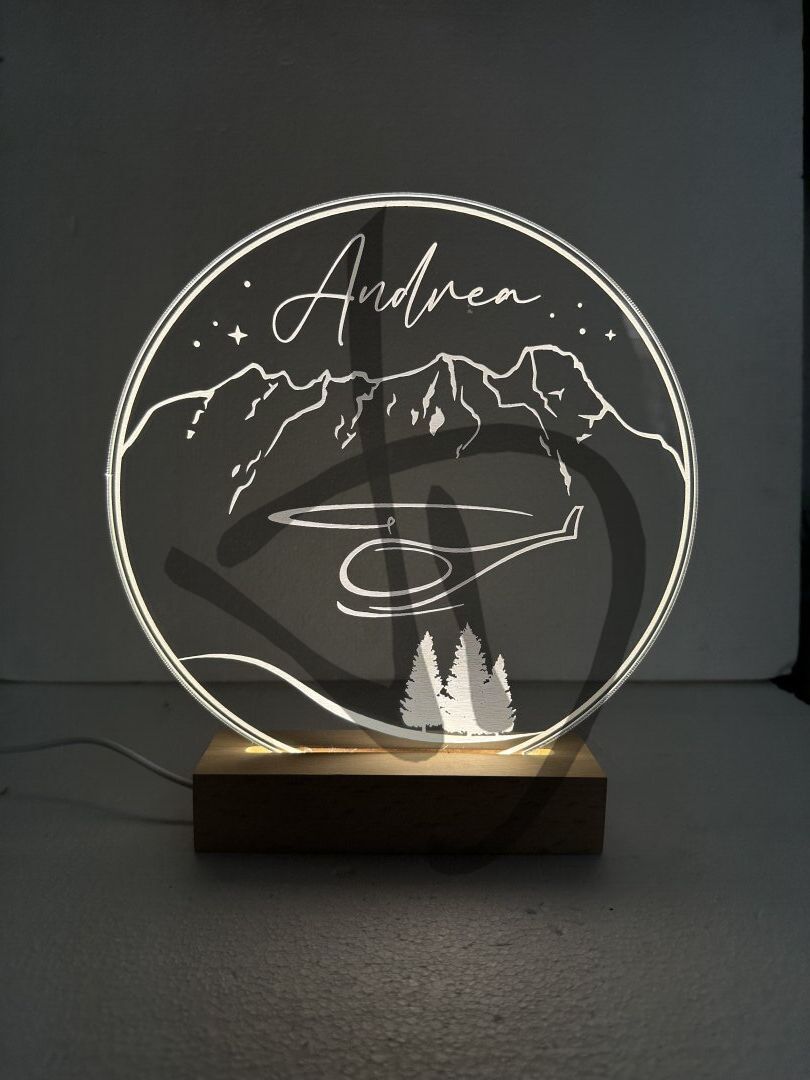 Maßgefertigte Produkte - Individuelle Lampen und Nachttischlampen - Dekorierte Acrylglaslampen mit personalisiertem Holzsockel - Plexiglas-Acryl-Lampen mit Berg- und Hubschraubergrafiken verziert mit Holzsockel
