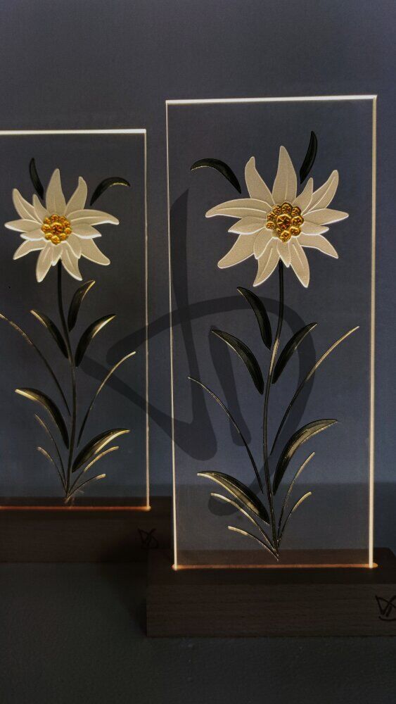 Maßgefertigte Produkte - Individuelle Lampen und Nachttischlampen - Dekorierte Glas-Nachttischlampen mit personalisiertem Holzsockel - Verzierter Lampenschirm aus Glas mit personalisiertem Holzsockel