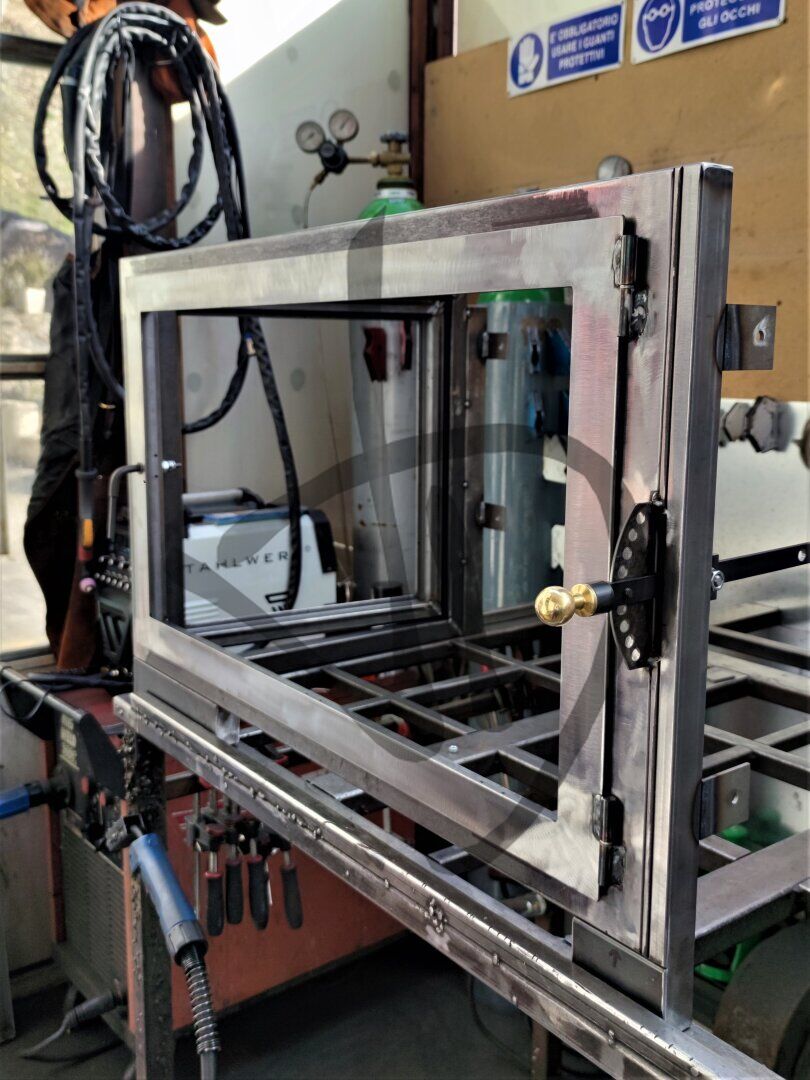 Maßgefertigte Produkte - Kaminverschlüsse - Eckausführungen - Schließen Sie den Schornstein