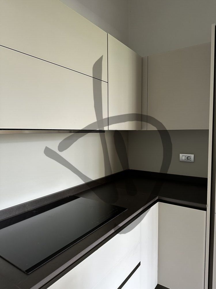 Maßgefertigte Produkte - Küchengläser - Lackierte Küchenwandgläser - Küchenrückwände aus lackiertem und satiniertem Glas