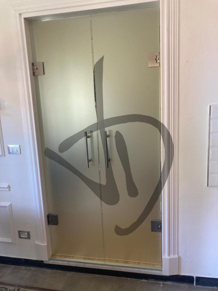 Maßgefertigte Produkte - Maßgefertigte Glastüren - Saloon-Türen - Maßgefertigte Salontür aus satiniertem Doppelglas