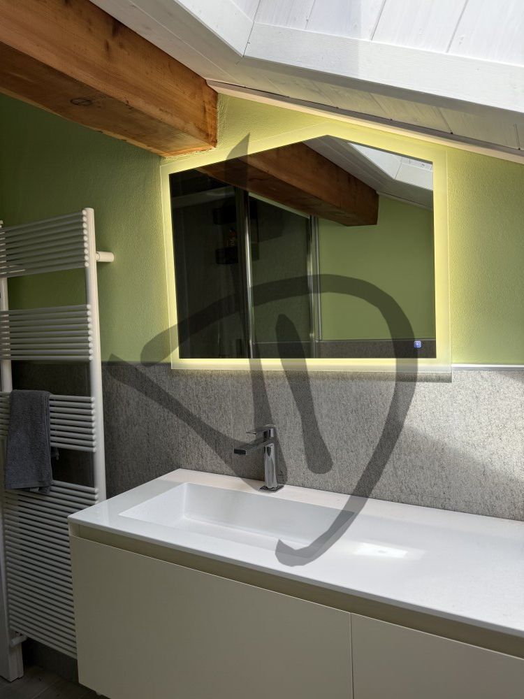 Maßgefertigte Produkte - Maßgefertigte Spiegel - LED-Hinterleuchtete Spiegel zum Aufhängen - Mit beleuchtetem Rahmen - Maßgefertigter Touch-Spiegel mit LED-Hintergrundbeleuchtung und beleuchtetem Rahmen 