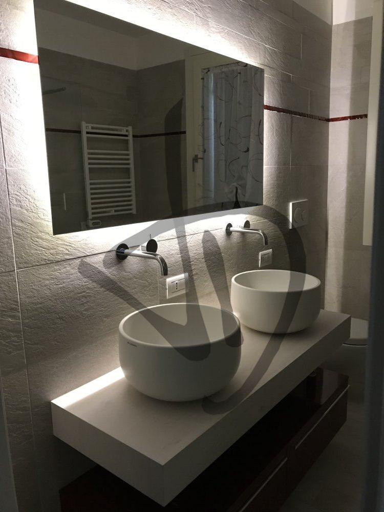 Maßgefertigte Produkte - Maßgefertigte Spiegel - LED-Hinterleuchtete Spiegel zum Aufhängen - Ohne Dekor - Maßgefertigter rechteckiger Spiegel mit LED-Hintergrundbeleuchtung 