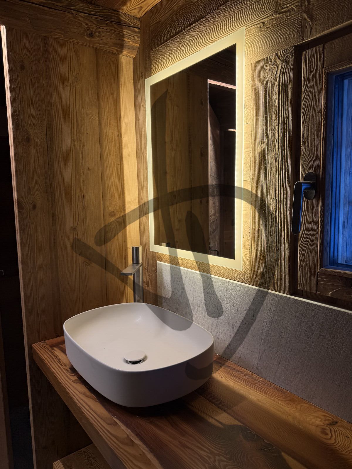 Specchio su misura led retroilluminato con cornice illuminata per bagno 3 - Mit beleuchtetem Rahmen